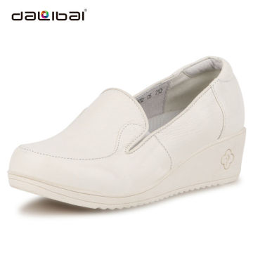 Zapatillas de deporte femeninas del blanco de la zapatilla de deporte de la alta cuña popular del cuero genuino